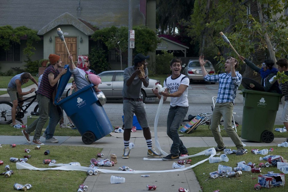 Фото - Соседи. На тропе войны: 980x653 / 191.79 Кб