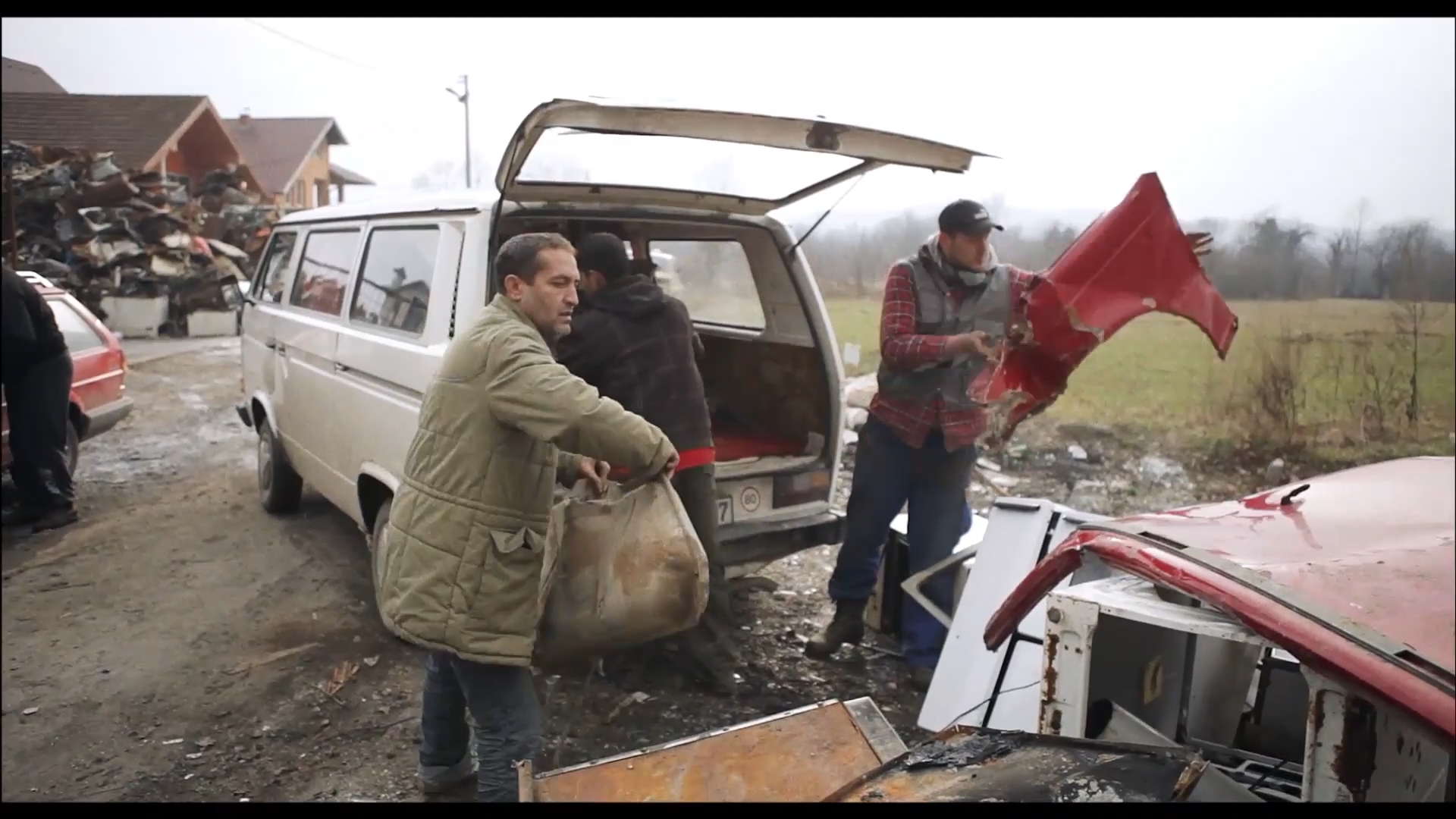 Фото - Эпизод из жизни сборщика железа: 1920x1080 / 935.33 Кб