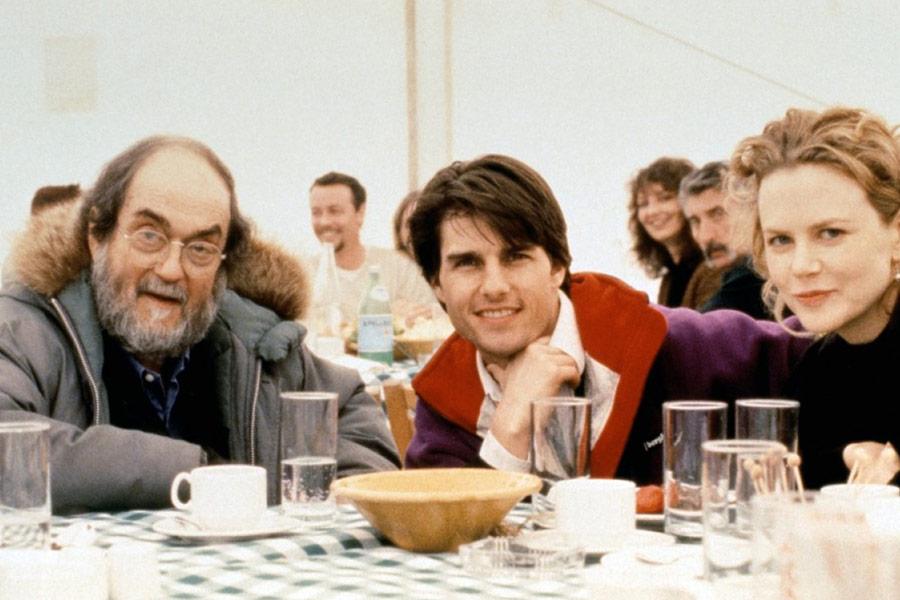 Фото - С широко закрытыми глазами: 900x600 / 71.48 Кб