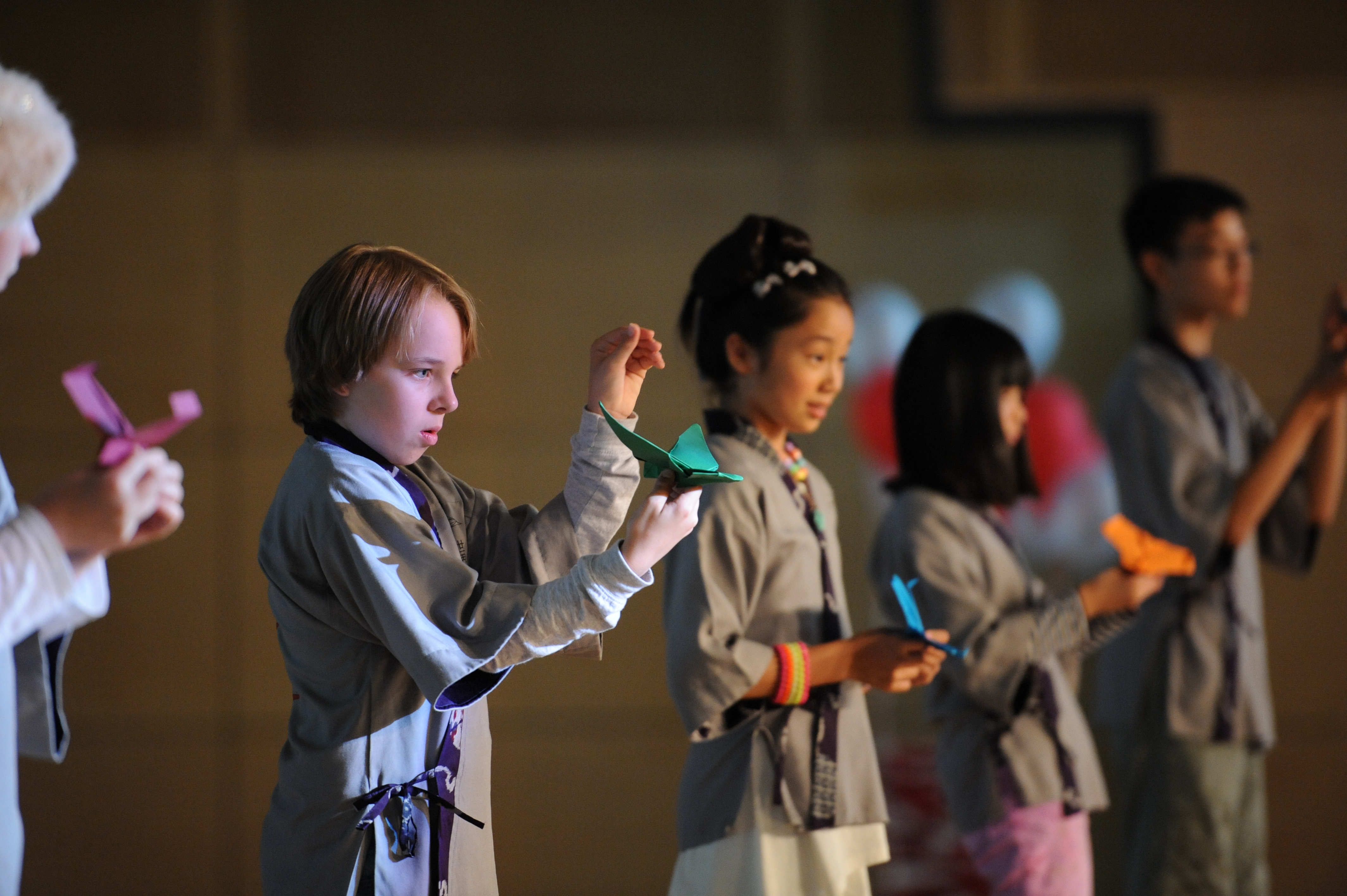 Фото - Бумажные самолетики: 4256x2832 / 5768.8 Кб