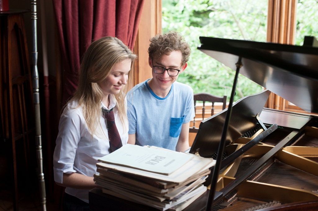 Фото - Боже, помоги девушке: 1024x681 / 390.72 Кб