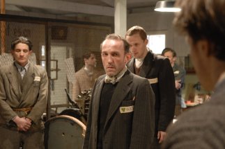 Фото - Фальшивомонетчики: 323x215 / 17 Кб