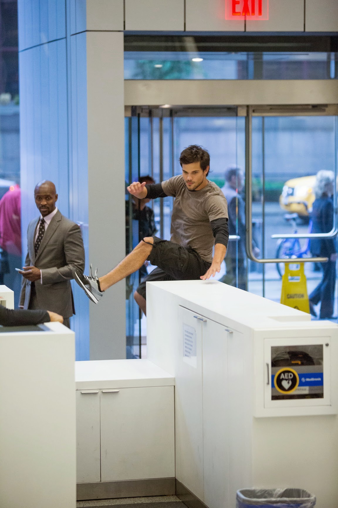 Фото - Трейсеры: 1152x1728 / 305.79 Кб