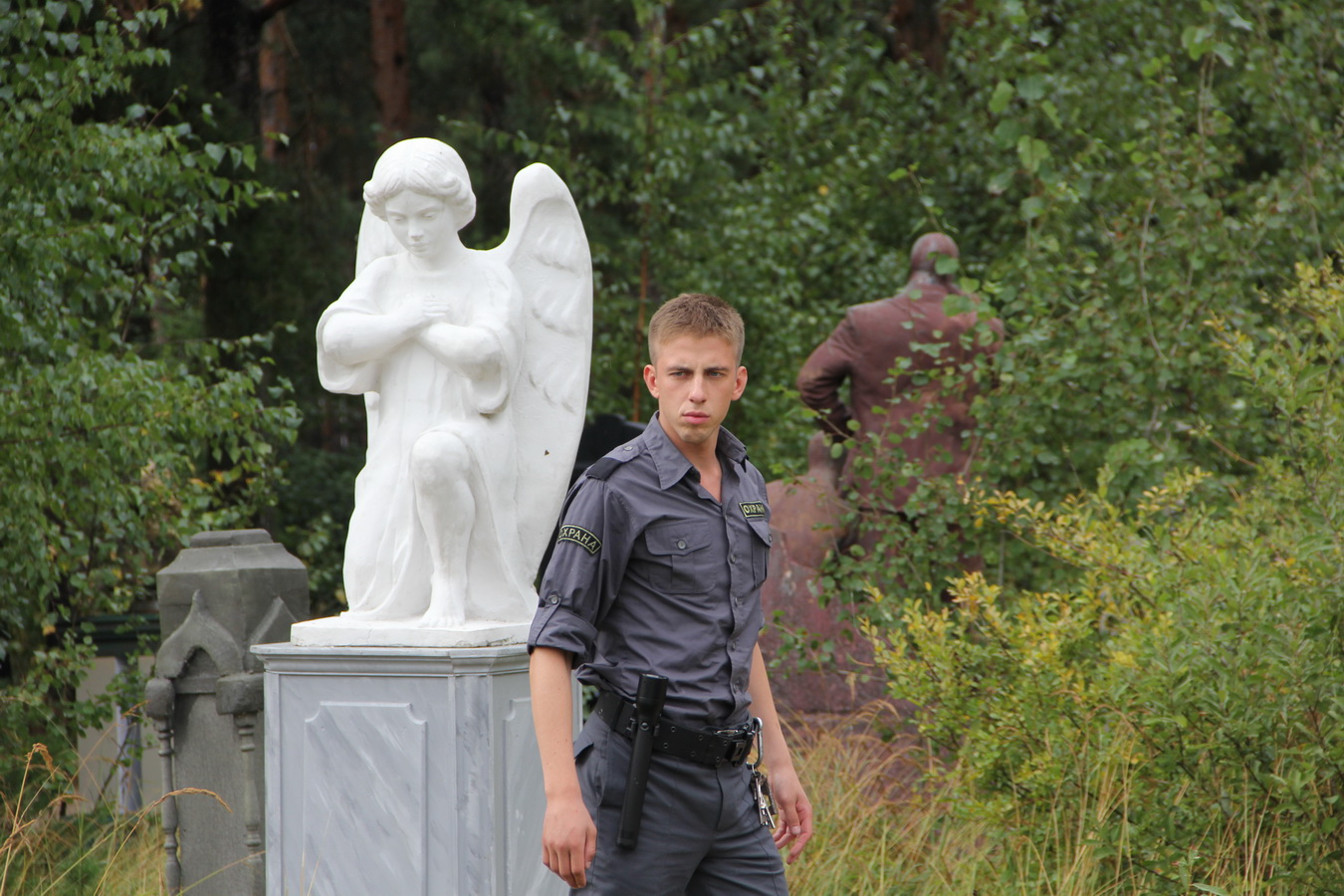 Фото - Парень с нашего кладбища: 1350x900 / 399.82 Кб