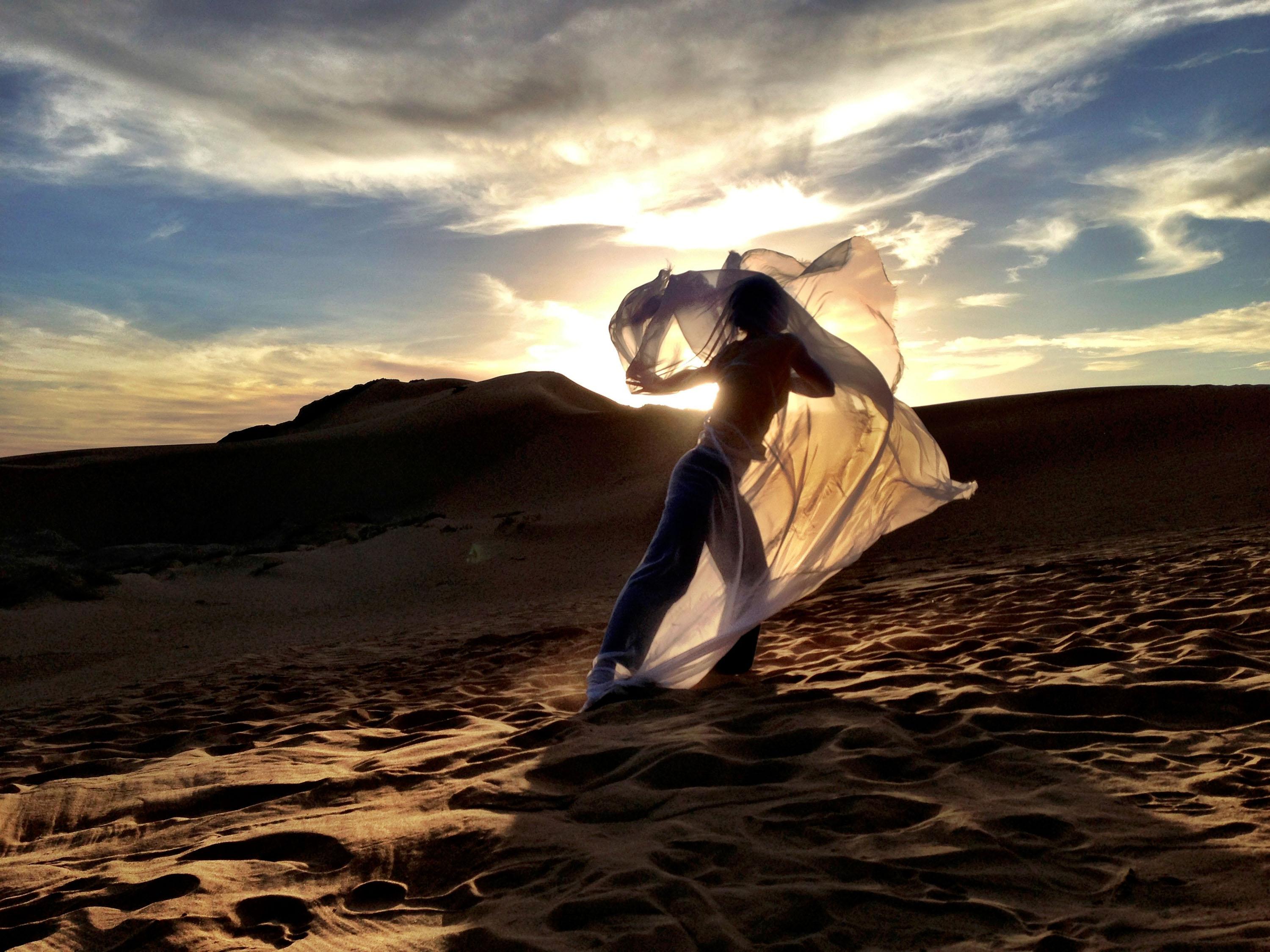 Фото - Танцующий в пустыне: 3000x2250 / 640.7 Кб