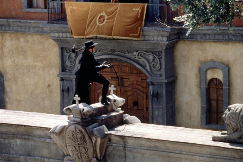 Фото - Маска Зорро: 850x567 / 128.7 Кб