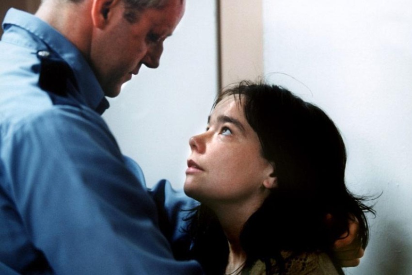 Фото - Танцующая в темноте: 850x567 / 78.31 Кб