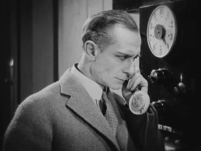 Фото - Метрополис: 704x528 / 68.05 Кб