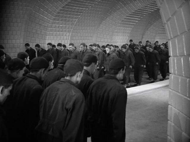 Фото - Метрополис: 640x480 / 40.14 Кб