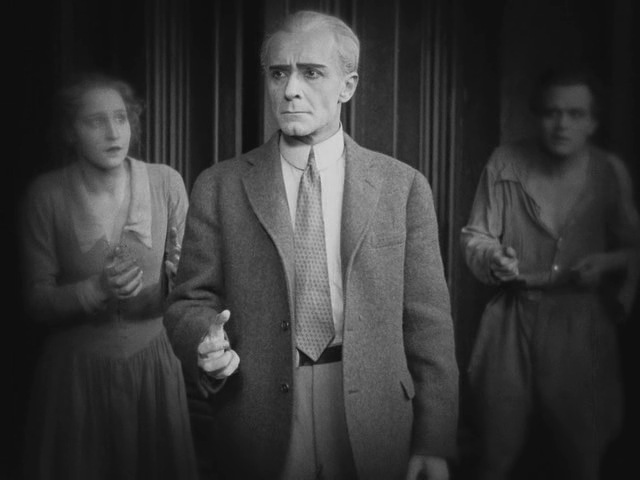 Фото - Метрополис: 640x480 / 48.89 Кб