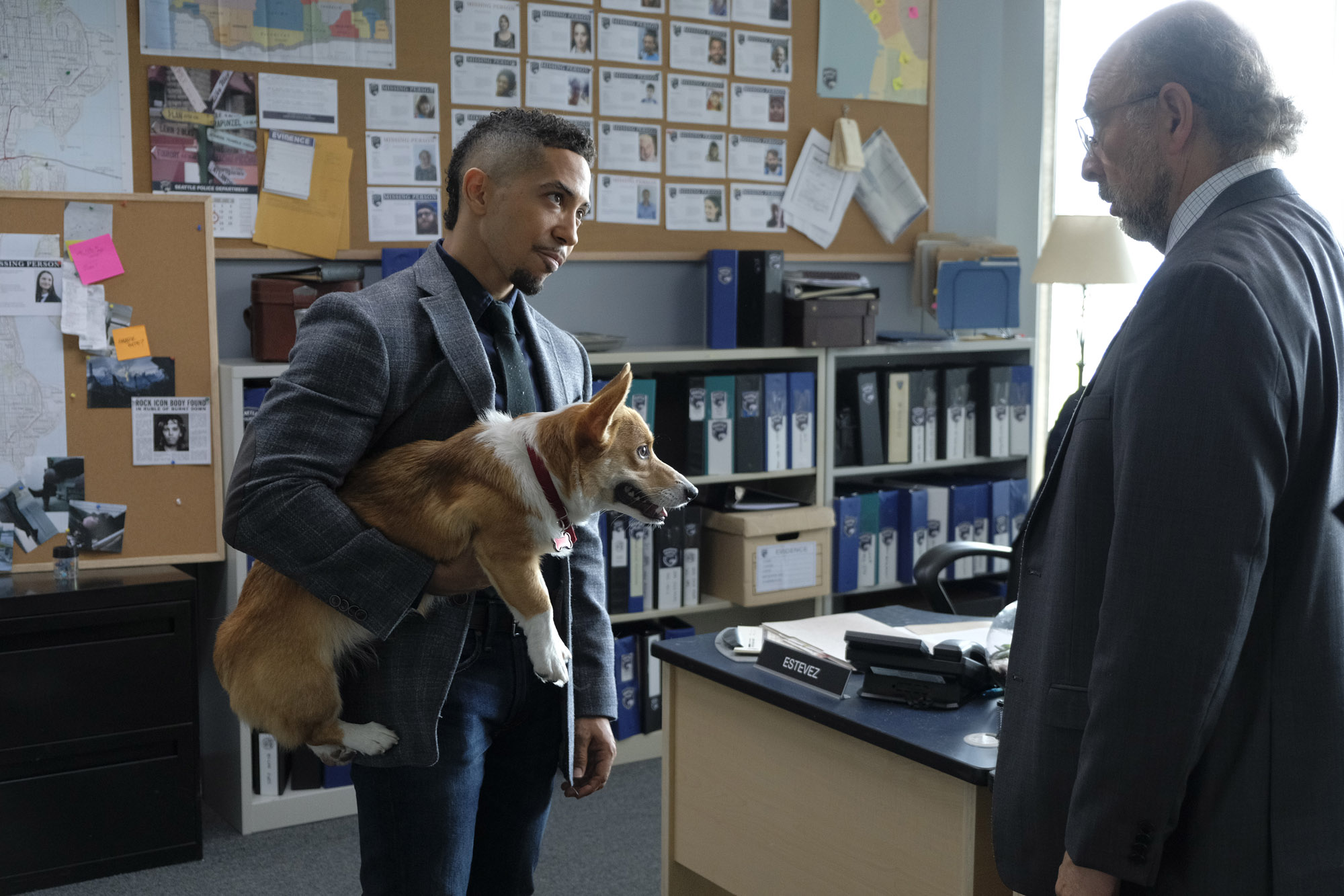 Фото - Холистическое детективное агентство Дирка Джентли: 2000x1333 / 411.41 Кб