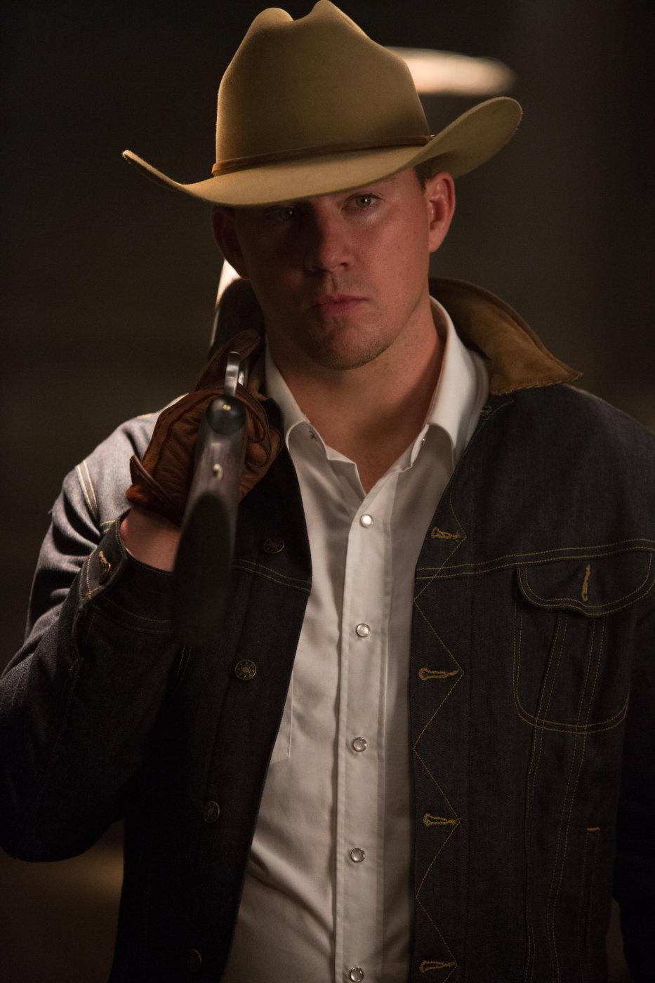 Фото - Kingsman: Золотое кольцо: 933x1400 / 106.98 Кб