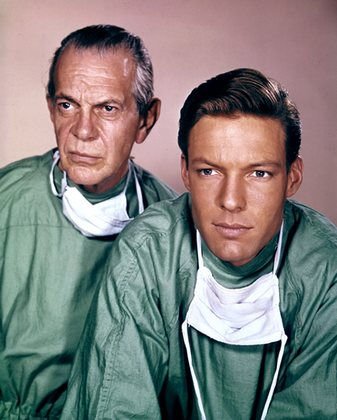 Фото - Рэймонд Мэсси: 337x420 / 35 Кб