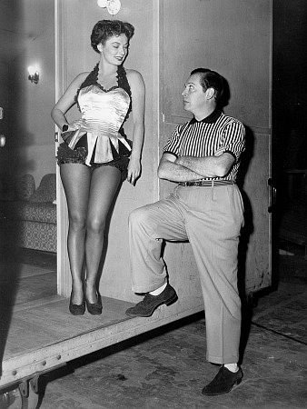 Фото - Рут Роман: 338x450 / 41 Кб