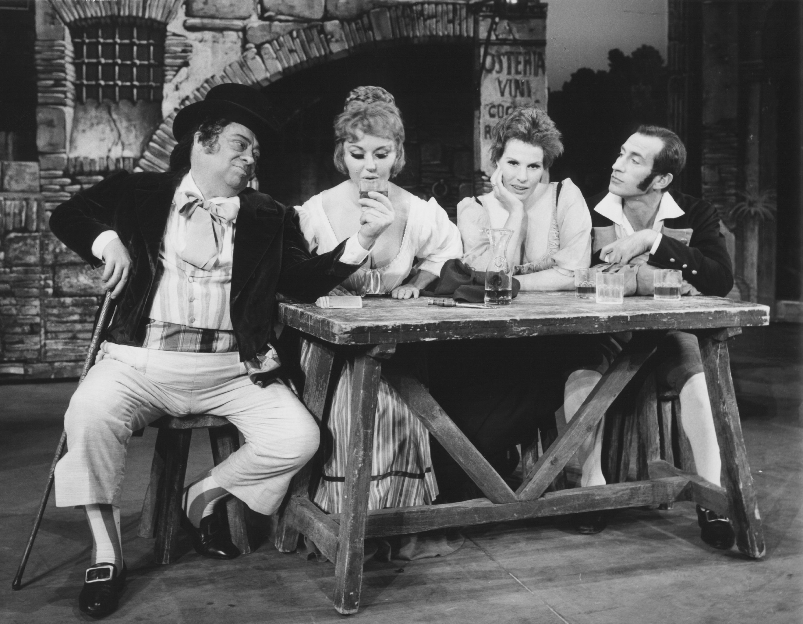 Фото - Тони Уччи: 2636x2048 / 688 Кб