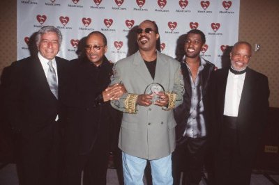 Фото - Стиви Уандер: 400x266 / 21 Кб