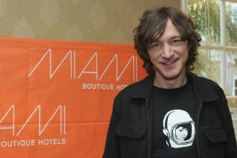 Фото - Джон Хоукс: 267x178 / 12 Кб