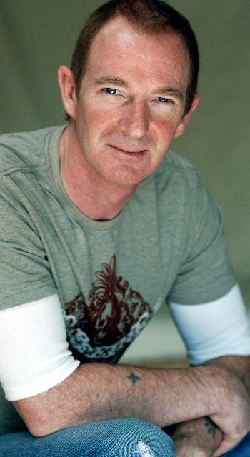 Фото - Эндрю Коннолли: 350x640 / 45 Кб