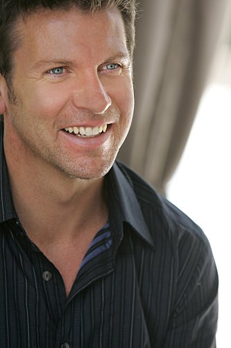 Фото - Ллойд Оуэн: 333x500 / 27 Кб