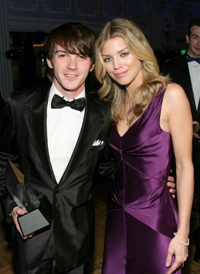 Фото - Дрейк Белл: 292x400 / 25 Кб