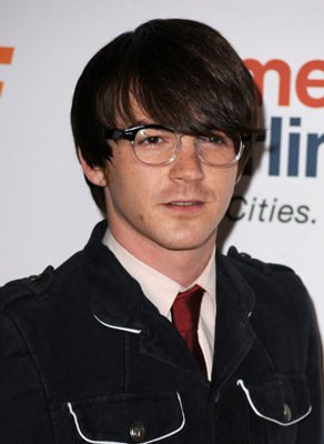 Фото - Дрейк Белл: 292x400 / 20 Кб