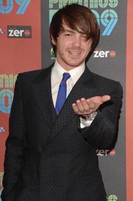 Фото - Дрейк Белл: 266x400 / 21 Кб