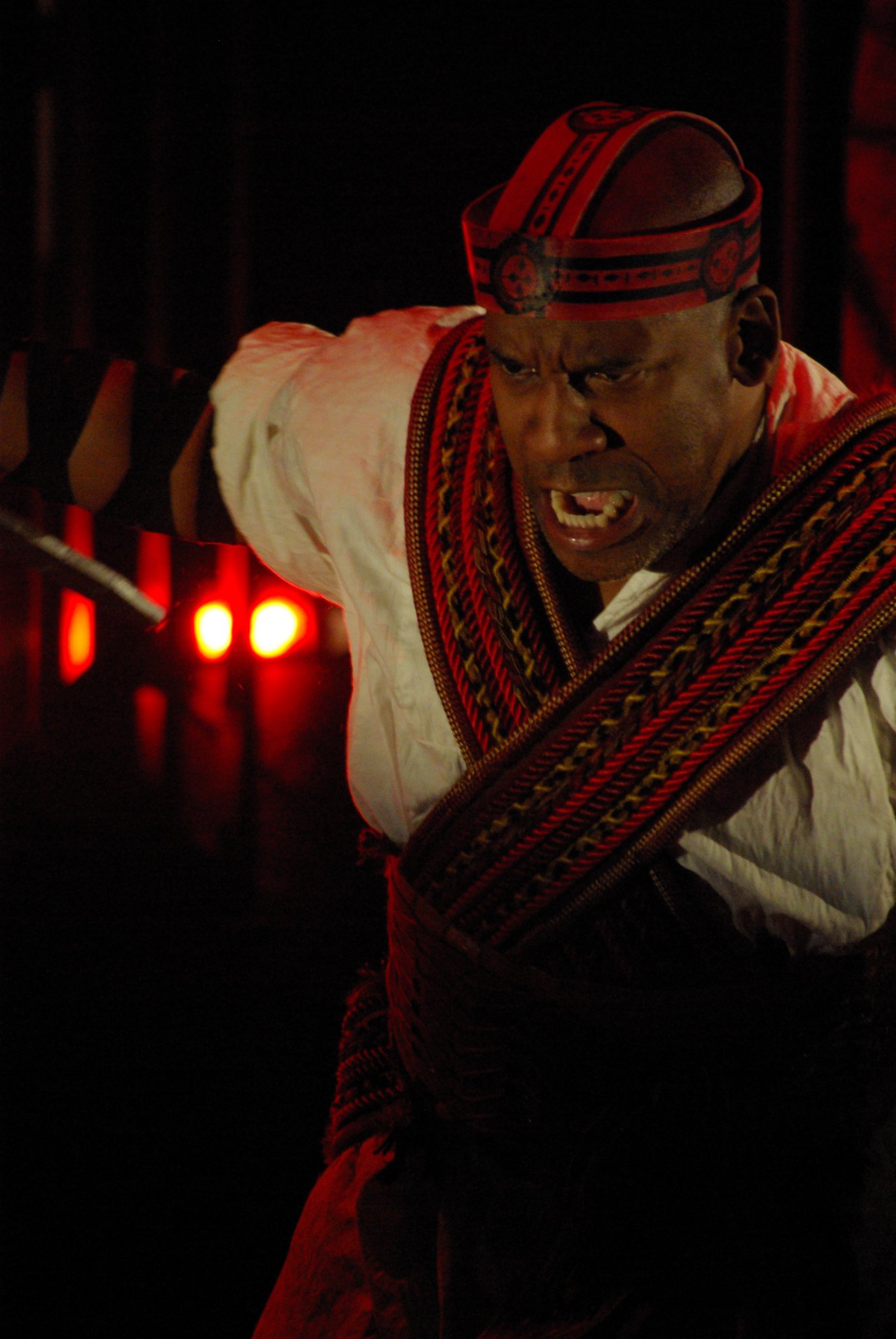 Фото - Эзра Найт: 1371x2048 / 277 Кб