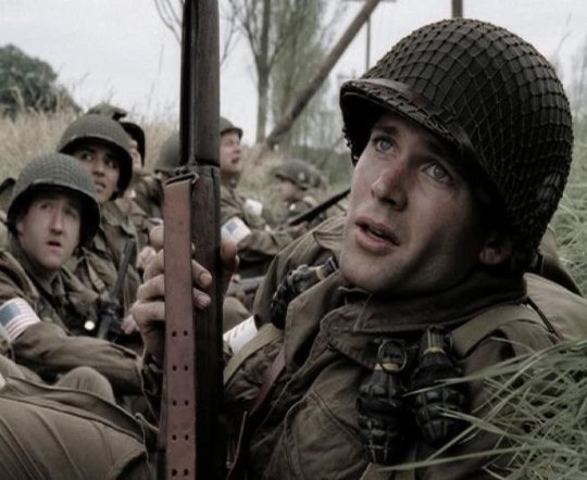 Фото - Эйон Бэйли: 540x442 / 49 Кб