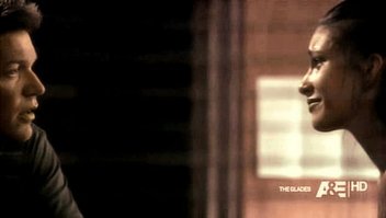 Фото - Джулиана Харкви: 352x199 / 10 РљР±