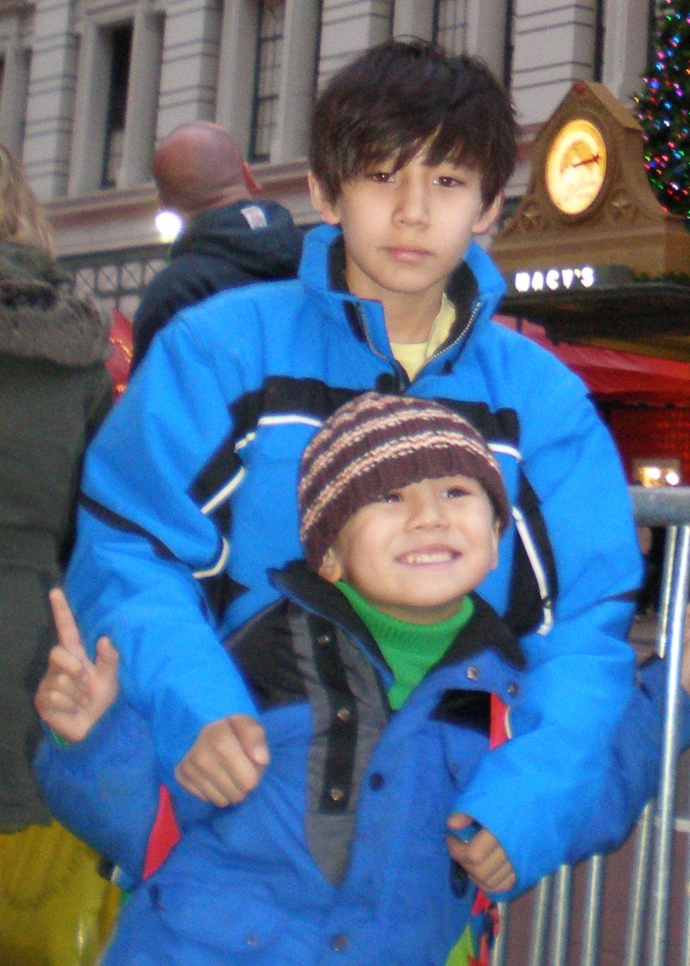 Фото - Isaac Jin Solstein: 977x1368 / 249 РљР±