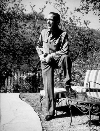 Фото - Хамфри Богарт: 343x450 / 55 Кб