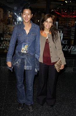 Фото - Дженни Шимизу: 261x400 / 27 Кб