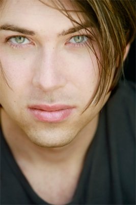 Фото - Торан Коделл: 267x400 / 18 Кб