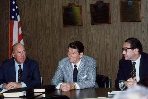 Фото - Рональд Рейган: 303x204 / 17 Кб