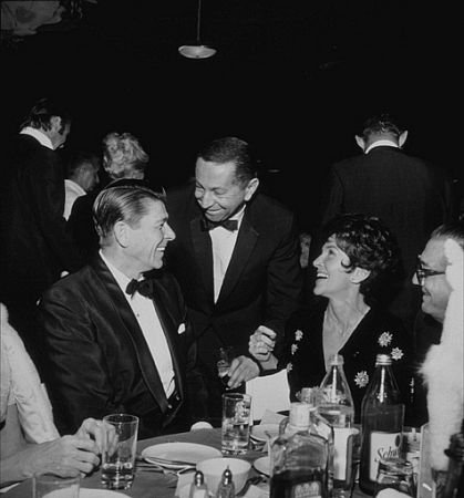 Фото - Рональд Рейган: 419x450 / 32 Кб