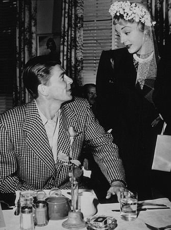 Фото - Рональд Рейган: 335x450 / 43 Кб