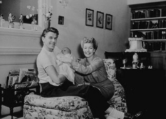 Фото - Рональд Рейган: 323x232 / 20 Кб