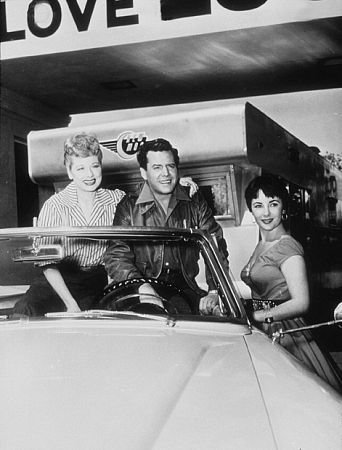 Фото - Дези Арназ: 342x450 / 32 Кб