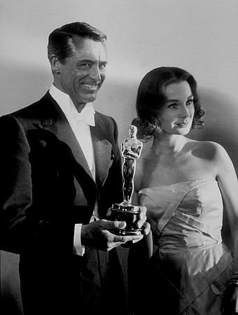 Фото - Джин Симмонс: 340x450 / 25 Кб