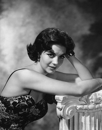 Фото - Натали Вуд: 355x450 / 28 Кб