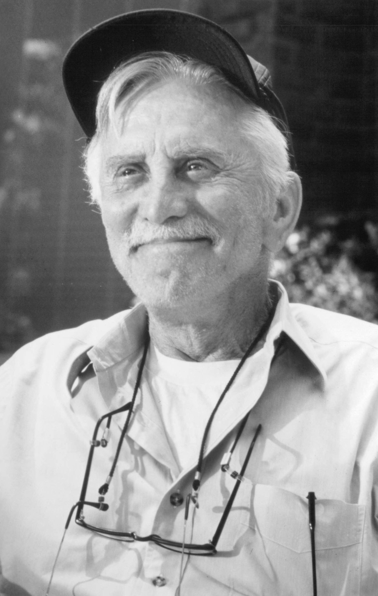 Фото - Кирк Дуглас: 1302x2048 / 280 Кб