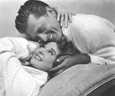 Фото - Кирк Дуглас: 375x312 / 26 Кб