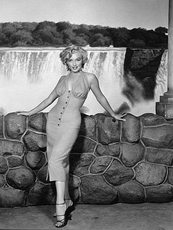 Фото - Мэрилин Монро: 339x450 / 40 Кб