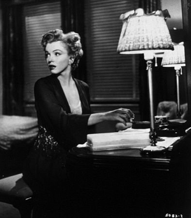 Фото - Мэрилин Монро: 394x450 / 28 Кб