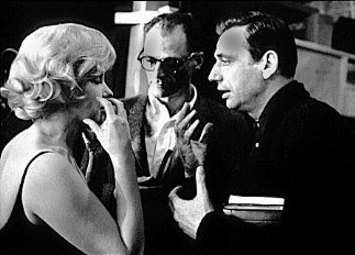 Фото - Мэрилин Монро: 323x232 / 22 Кб