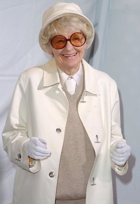 Фото - Элейн Стритч: 275x400 / 18 Кб