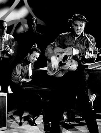 Фото - Элвис Пресли: 343x450 / 31 Кб