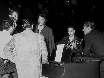 Фото - Элвис Пресли: 338x254 / 18 Кб