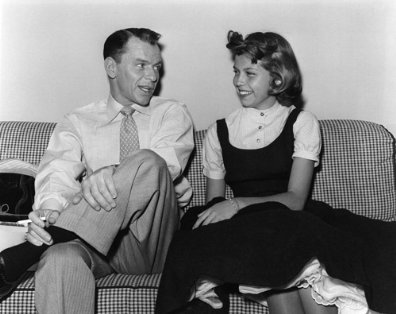 Фото - Нэнси Синатра: 396x314 / 26 Кб