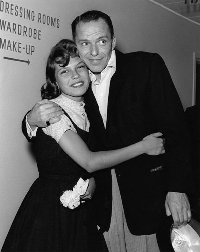 Фото - Нэнси Синатра: 397x500 / 33 Кб